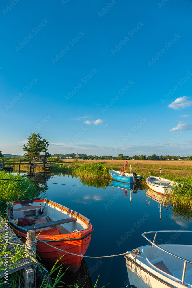 Obraz premium Fishing boats at the canal Baaber Bek in Baabe-Moritzdorf