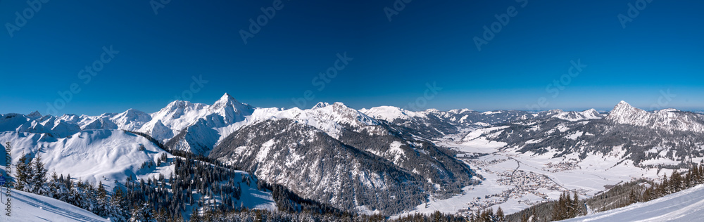 Winterpanorama im Tannheimer Tal 