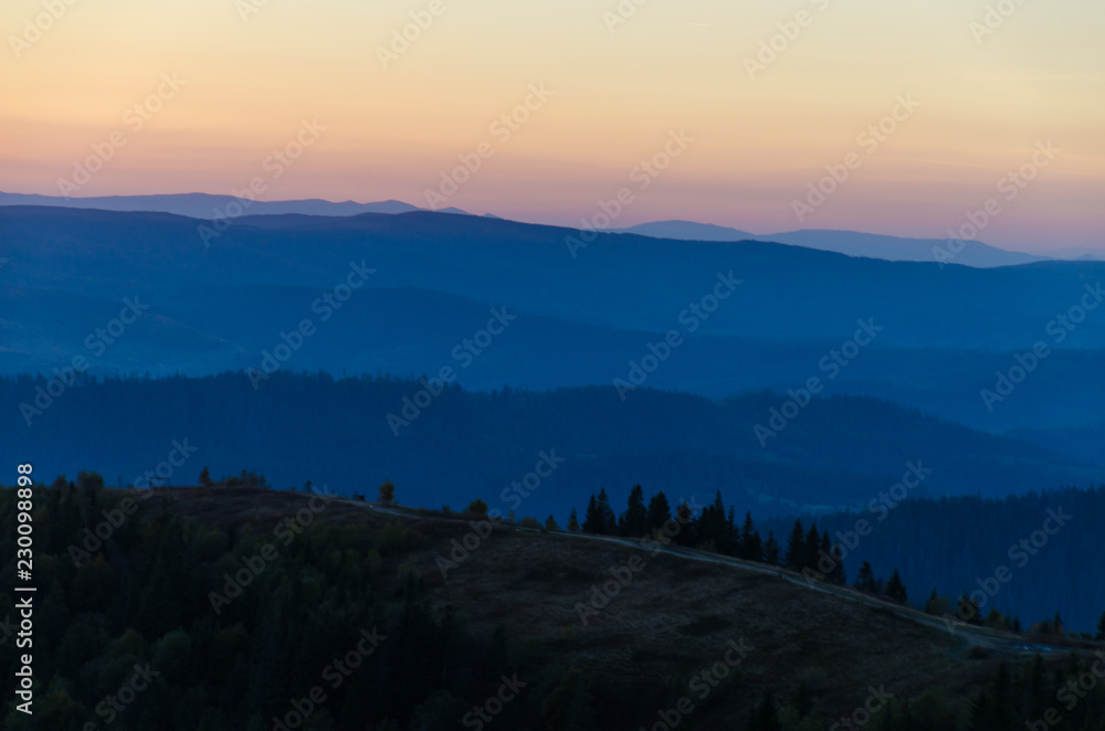 Obraz premium Sunset in the Carpathian Mountains in the autumn season