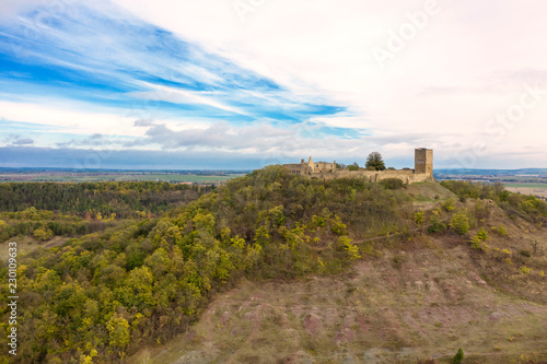 Fototapeta Naklejka Na Ścianę i Meble -  Luftbildaufnahme  Burg Gleichen bei Wandersleben
