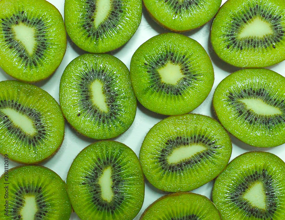 Fototapeta premium Green kiwi sliced background