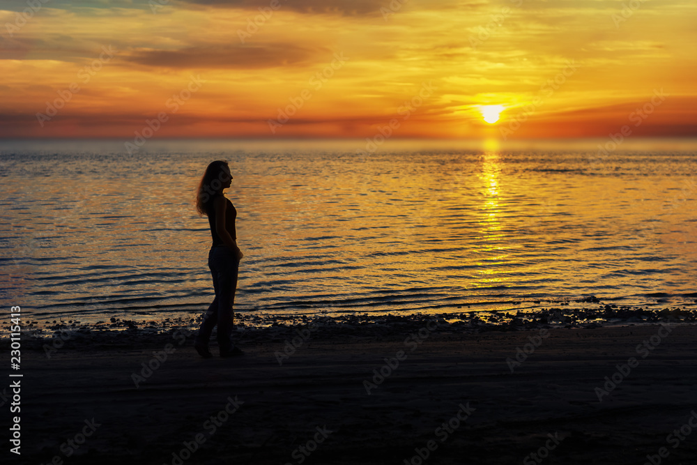 girl silhouette at sunset