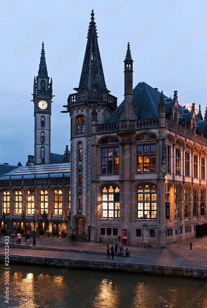 Obraz premium Gent at the evening