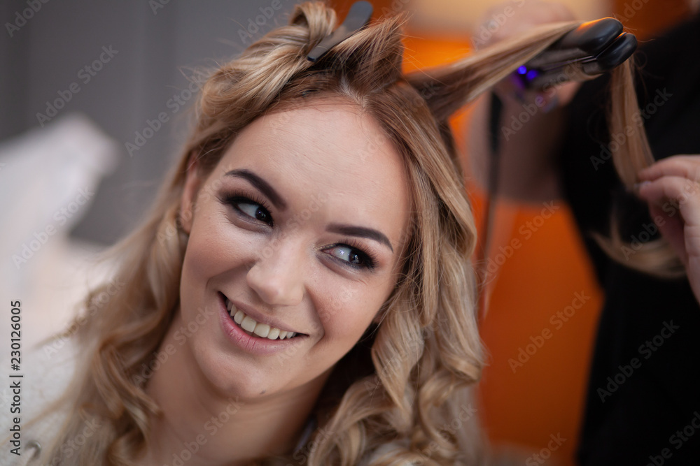 Naklejka premium the bride is preparing for the wedding