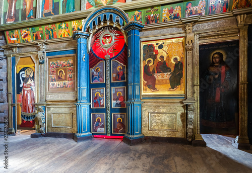 Billede på lærred Orthodox iconostasis inside the ancient wooden Trinity Church