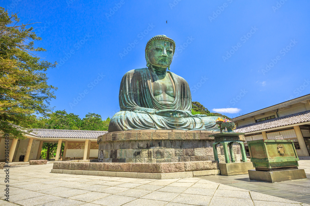 Obraz premium Kotokuin Temple, Kamakura in Kanto region, Japan. The temple is famous for Great Buddha or Daibutsu, a monumental bronze statue of Amida Buddha, one of the most famous icons of Japan.