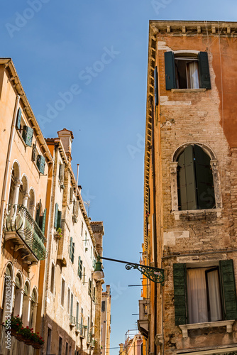 Fototapeta Naklejka Na Ścianę i Meble -  Old buildings in the city of Venice, Italy