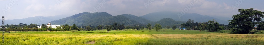 Obraz premium panorama Thai house and the mountain behide