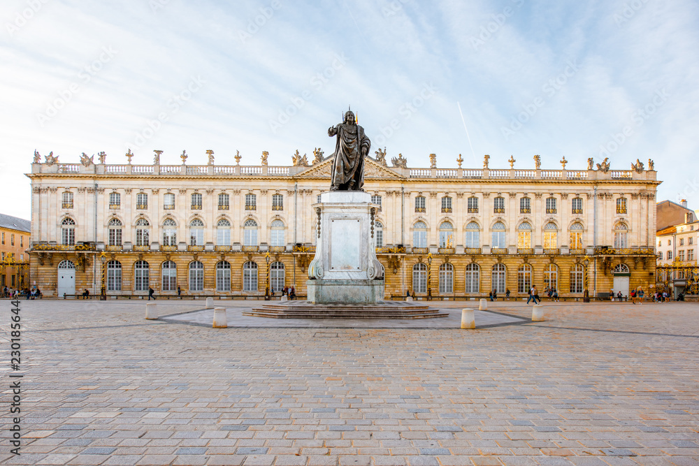 Obraz premium Morning view on the huge Stanislas square with monument in the old town of Nancy city, France