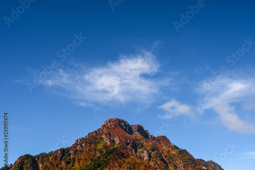 日本、霊峰・石鎚山の絶景、四国、愛媛県、高知県、秋の紅葉 © Beautiful Japan 90