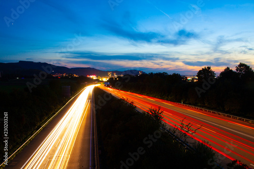Autobahn Nachtaufnahme Langzeitbelichtung