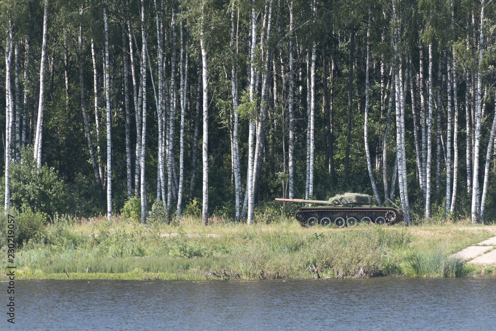 Obraz premium Army tank. Military training. Summer military exercises.