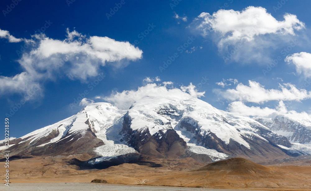 Mount Muztagh Ata II (Karakorum Highway, Xinjiang, China)