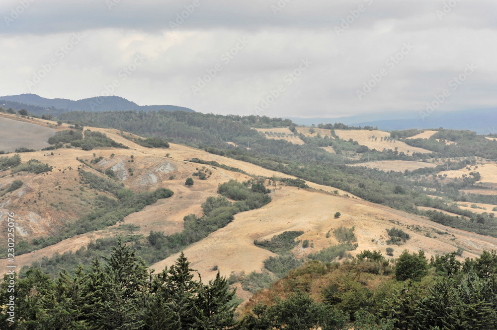 Abgeerntete Weizenfelder, Landschaft südlich von Pienza, Toskana, Italien, Europa, ÖffentlicherGrund, Europa