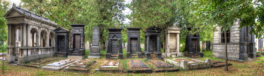Familiengräber auf dem Zentralfriedhof in Wien Familiengräber auf dem Zentralfriedhof in Wien