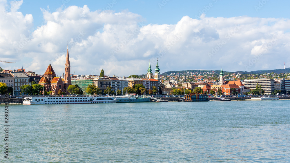 Fototapeta premium Brzeg Dunaju w Budapeszcie, Węgry