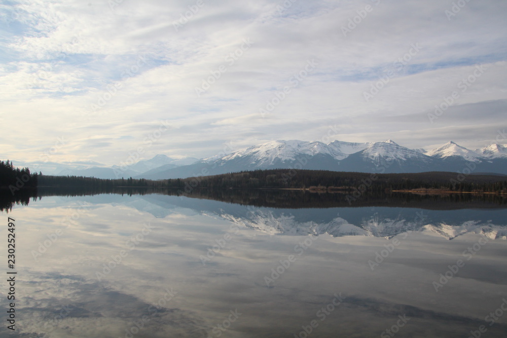 Fototapeta premium Calm Pyramid Lake, Jasper National Park, Alberta
