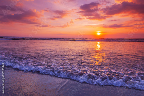 Fototapeta Naklejka Na Ścianę i Meble -  Radiant sea beach sunset