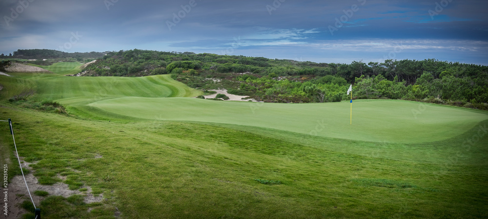 Der West Cliffs Golfplatz an Portugals Silberküste, in der Nähe von Obidos. Er gehört zu den besten Golfpätzen Europas, Nummer eins in Zentral Portugal. 6. Spielbahn Der West Cliffs Golfplatz an Portugals Silberküste, in der Nähe von Obidos. Er gehört zu den besten Golfpätzen Europas, Nummer eins in Zentral Portugal. 6. Spielbahn