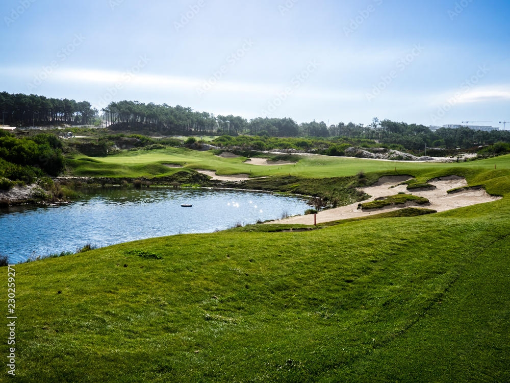 Der West Cliffs Golfplatz an Portugals Silberküste, in der Nähe von Obidos. Er gehört zu den besten Golfpätzen Europas, Nummer eins in Zentral Portugal. 9. Spielbahn