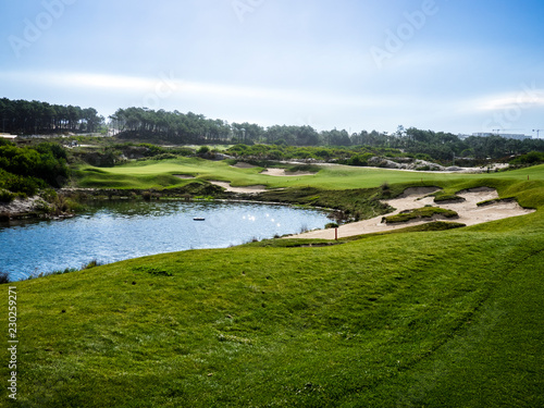 Der West Cliffs Golfplatz an Portugals Silberküste, in der Nähe von Obidos. Er gehört zu den besten Golfpätzen Europas, Nummer eins in Zentral Portugal. 9. Spielbahn