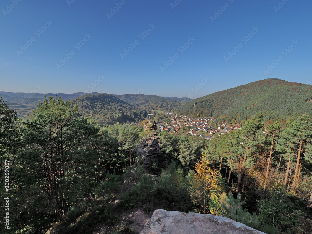 Obraz premium Blick über den Pfälzer Wald - View over the Palatinate Forest