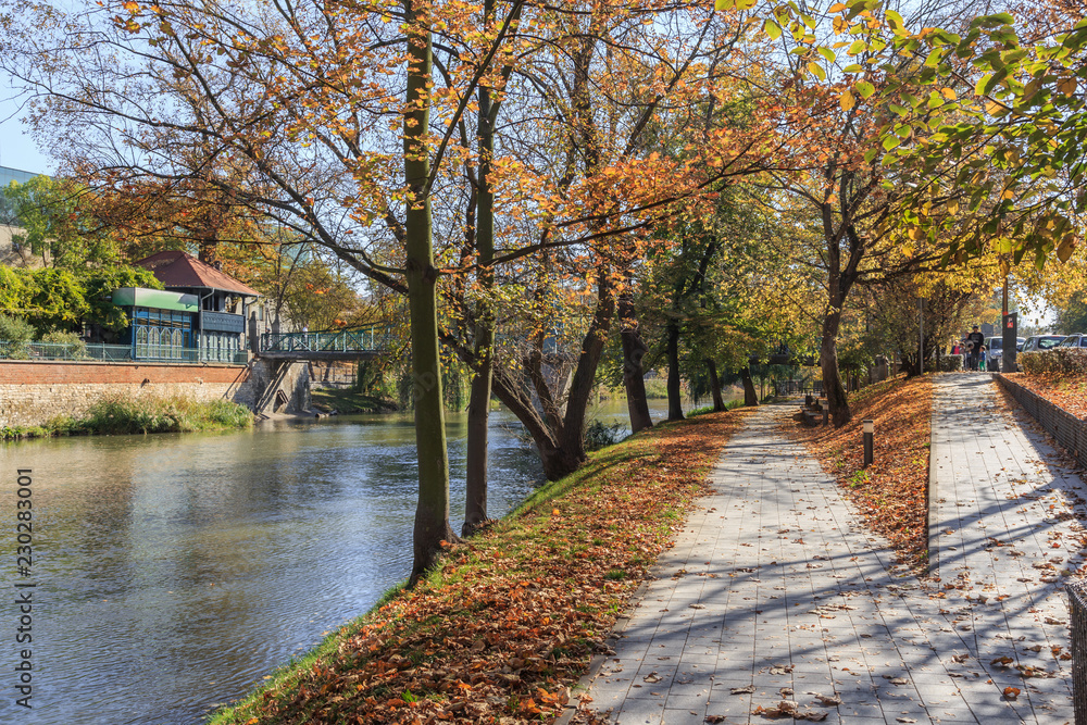 Φωτογραφία Promenade on  Mlynowka canal (Odra branch) in Opole, close to Groszowy ( Penny)