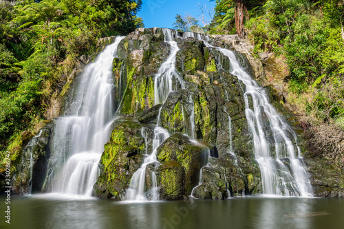 Fototapeta Naklejka Na Ścianę i Meble -  magical Owharoa Falls, Coromandel Peninsula, New Zealand