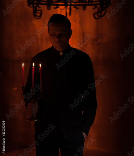 Fotografia Young Catholic Praying priest