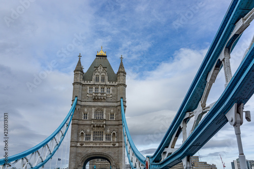 Obraz na płótnie Details of Tower Bridge on Thames river in London, UK w salonie