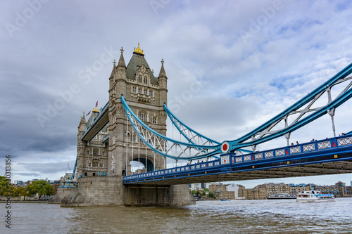 Obraz na płótnie Details of Tower Bridge on Thames river in London, UK w salonie