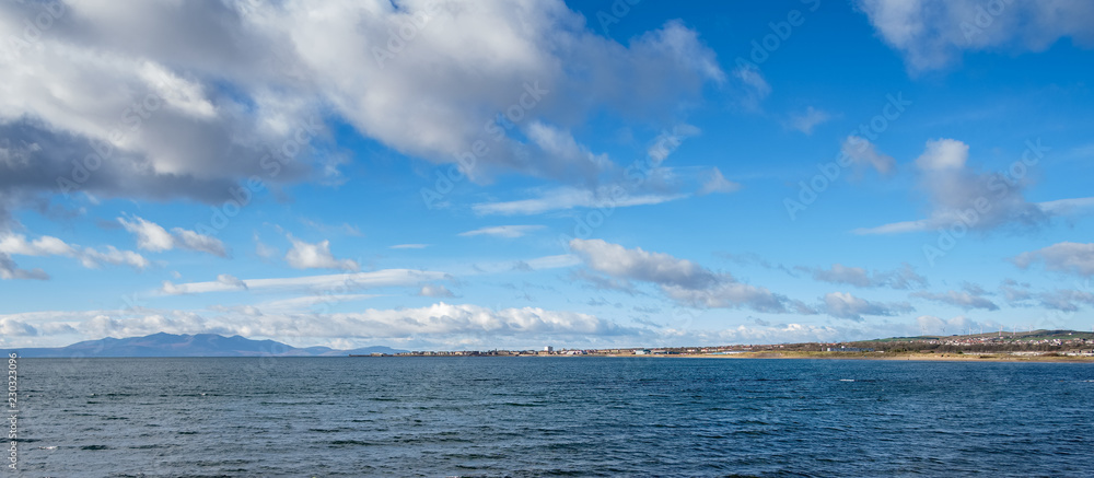 Obraz premium Saltcoats & Ardrossan with Arran in the Hazy Distance.