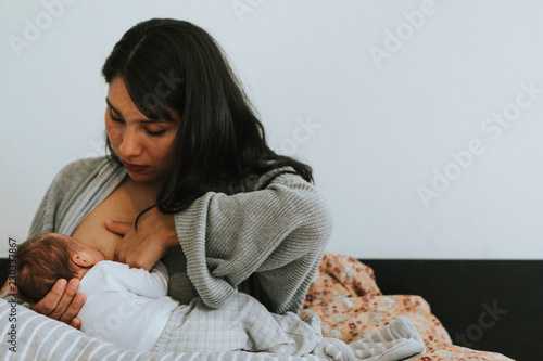 Картината върху платно Mother breastfeeding her baby