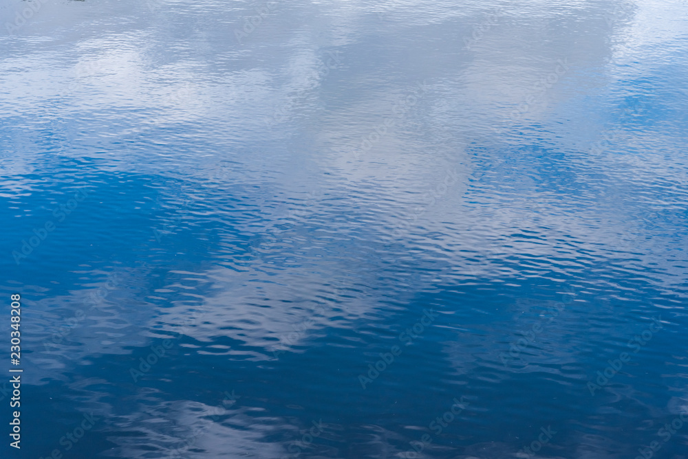 Obraz premium Blue sky and cloud reflection in water 