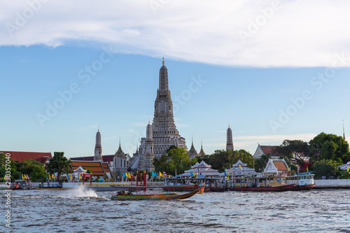 Wat Arun temple in Bangkok, Thailand © suwatsir