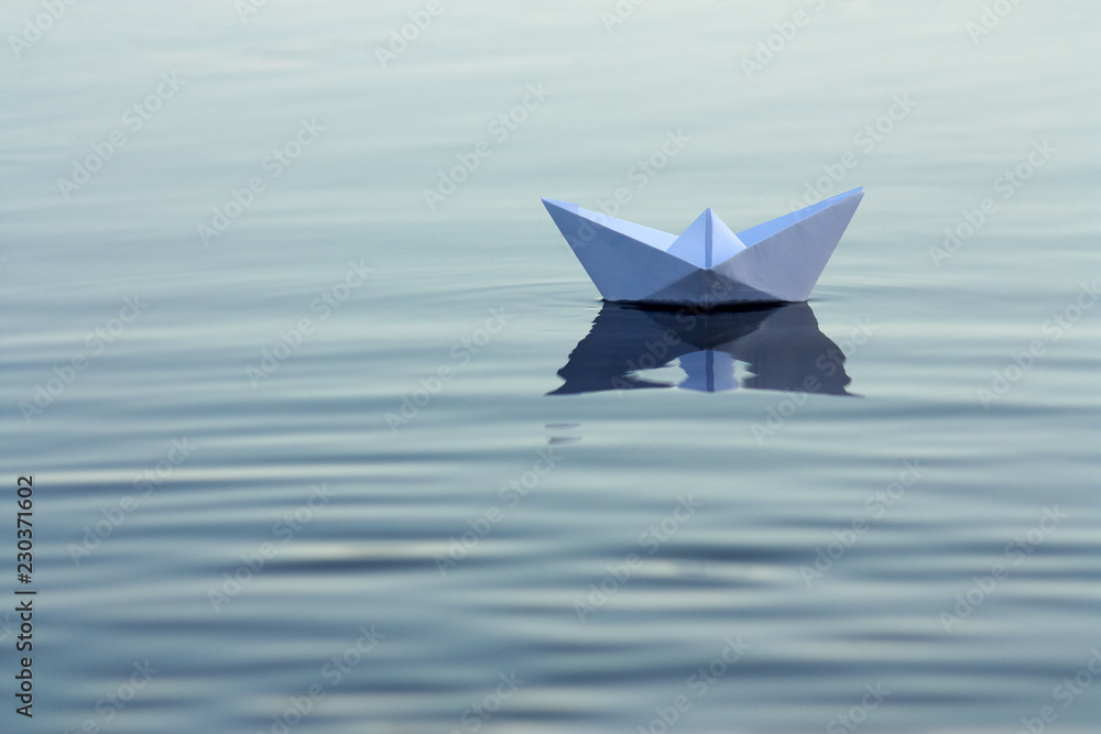 Obraz premium Paper boat