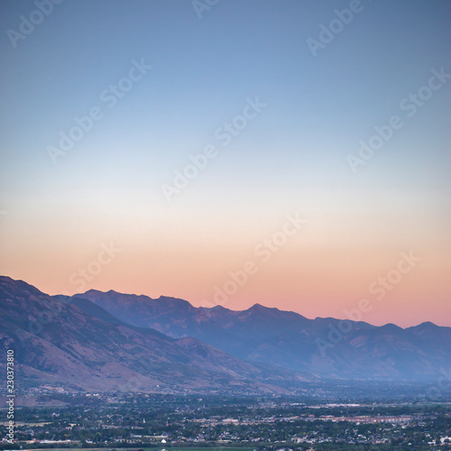Fototapeta Naklejka Na Ścianę i Meble -  Homes in Utah Valley with mountain and vast sky