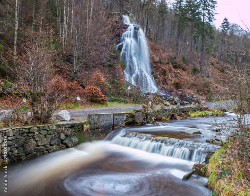Wunderschne Wasserfall Im Harz Bild