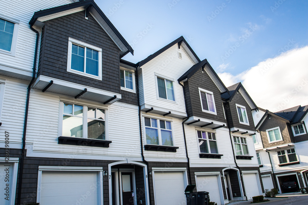 Nice and comfortable neighborhood. Townhouses in the suburbs of Canada. Booming real estate. Nice and comfortable neighborhood. Townhouses in the suburbs of Canada. Booming real estate.