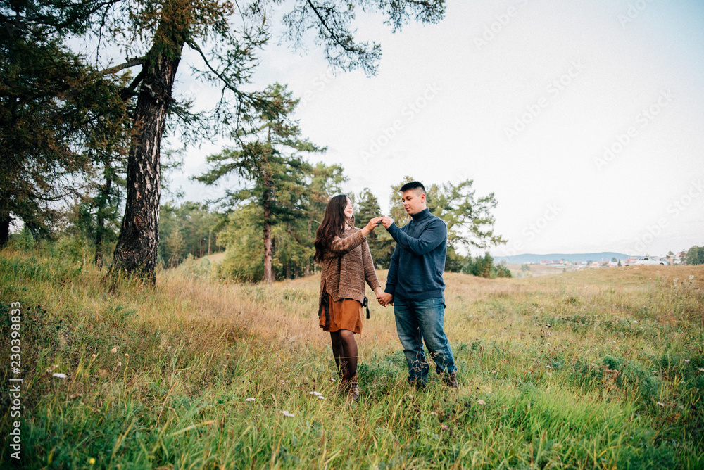 photo shoot of a beautiful brunette and her boyfriend in nature
