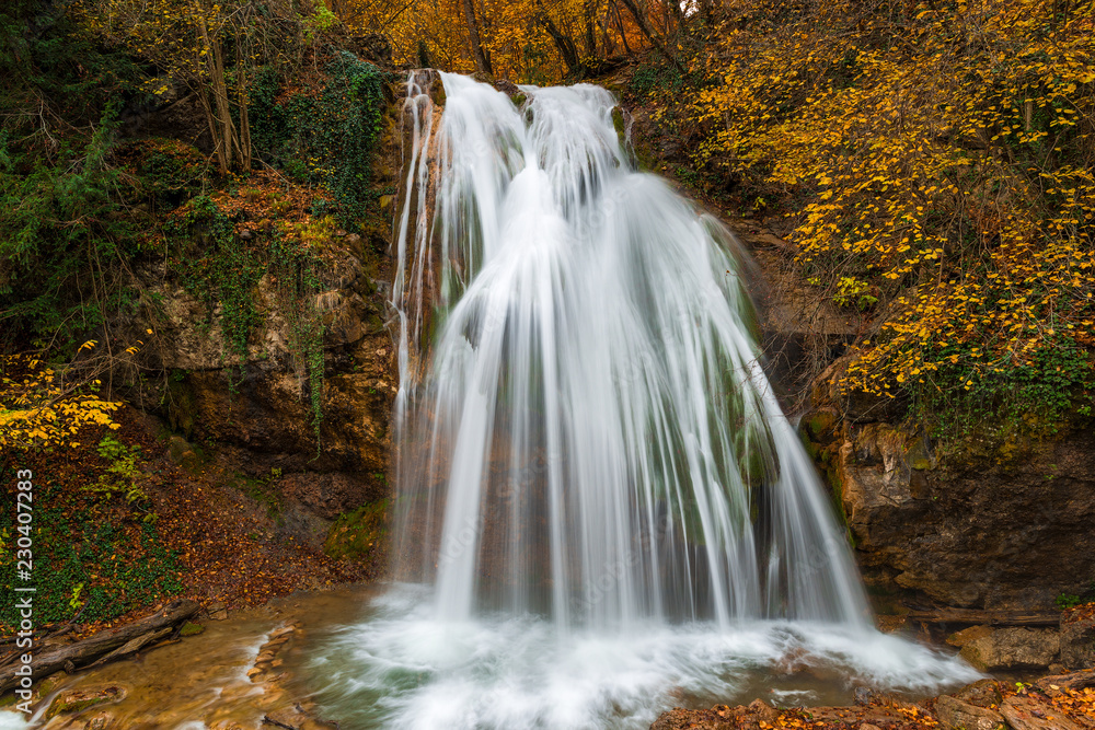 Obraz premium Beautiful waterfall Dzhur-Dzhur in Crimea, autumn landscape