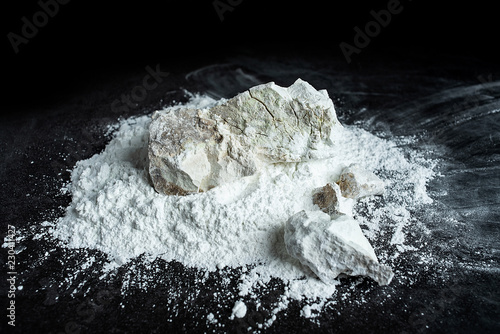 Quicklime and slaked lime powder