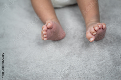 selective focus legs of a newborn