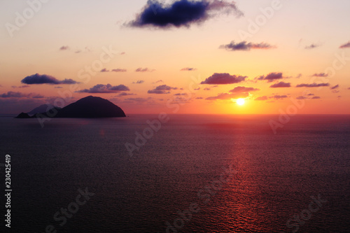 Sicilia  tramonto in mare