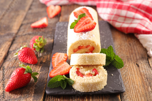 swiss roll with strawberry