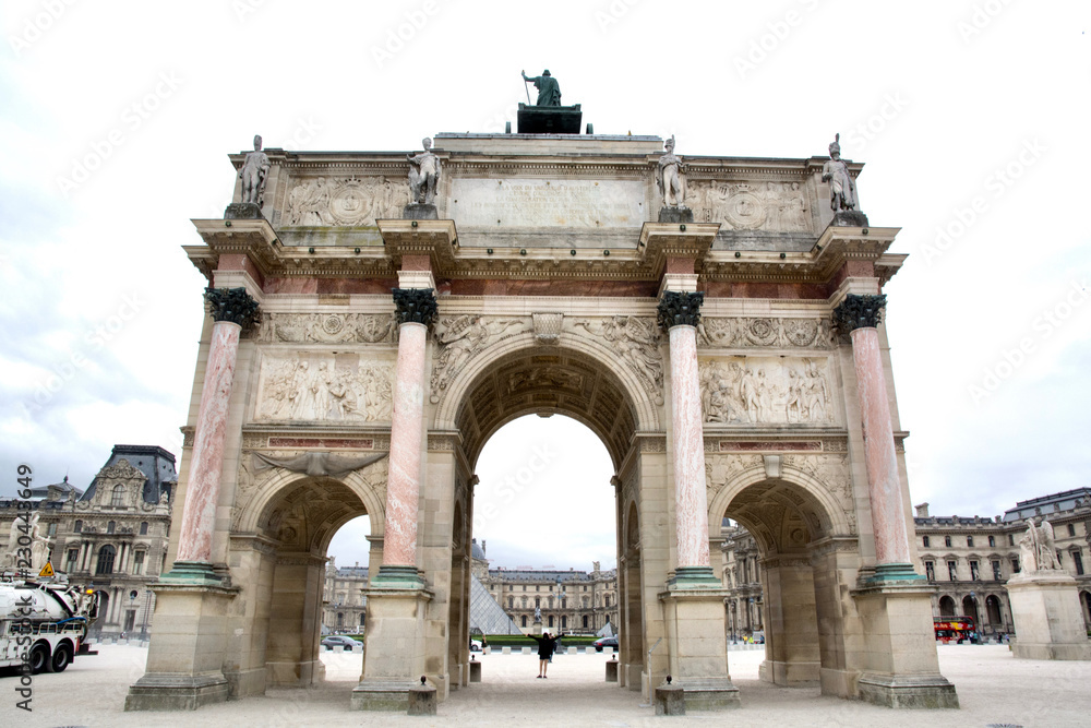 Fototapeta premium The Arc de Triomphe du Carrousel, Paris