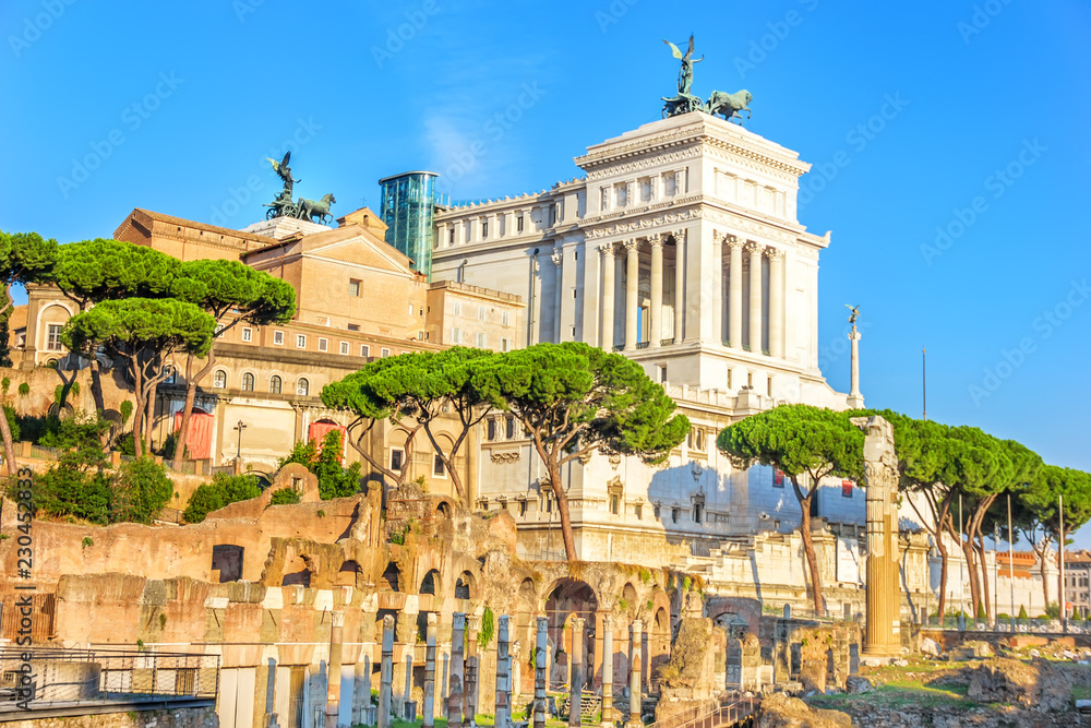 Fototapeta premium Summer view on Vittoriano from the Roman forum