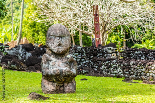 TIKI SUR LE MARAE A TAHITI photo