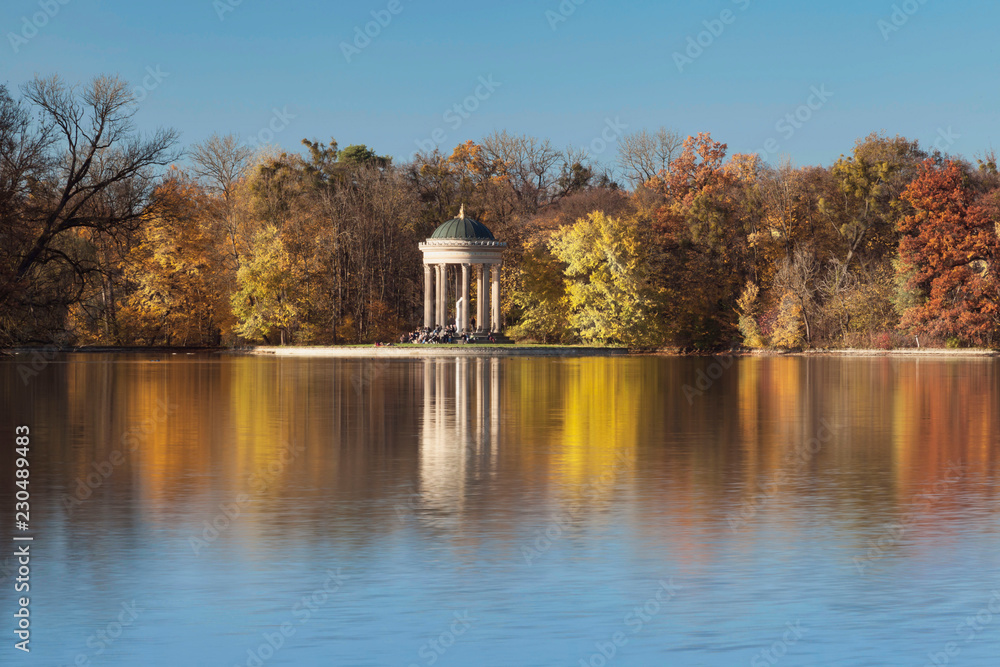 Fototapeta premium Abendröte, Wasserspiegelung, Nympfenburgerpark