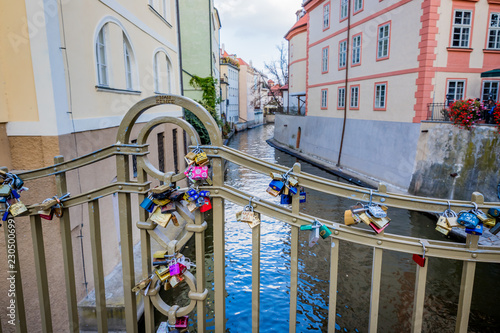 Cadenas sur le Pont des amours de Prague